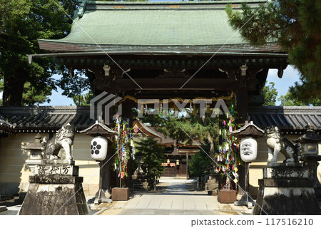 Kitano Tenmangu Shrine East Gate in Summer [Important Cultural Property] 117516210