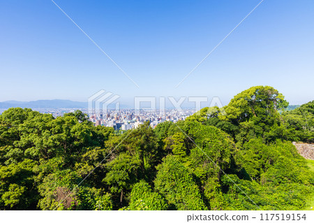 從愛媛郡松山市日本百座城堡之一的松山城眺望 從愛媛郡松山市日本百座城堡之一的松山城眺望 117519154