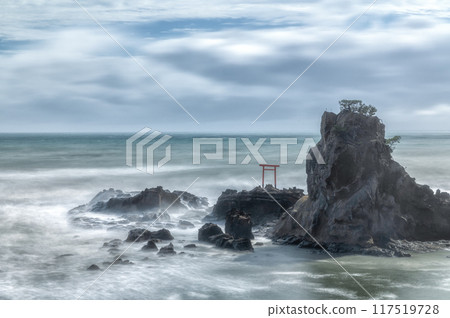 Rough waves on Benten Island Rough waves on Benten Island 117519728
