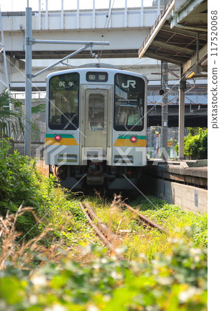 南部支線E127-0系列列車停靠在充滿復古氣息的濱川崎站_2024年6月1日拍攝 117520068