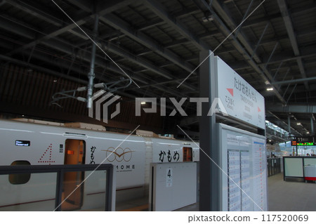 西九州新幹線 N700S 系列新幹線停靠中繼站武雄溫泉站 117520069