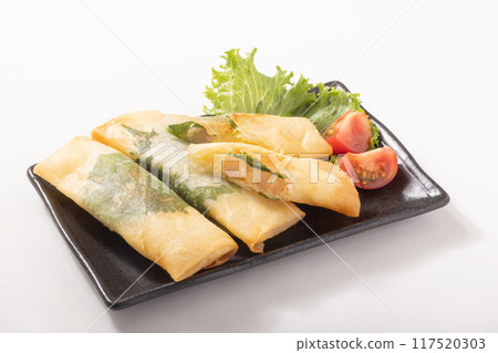 Spring rolls with shrimp, cod roe and potatoes 117520303