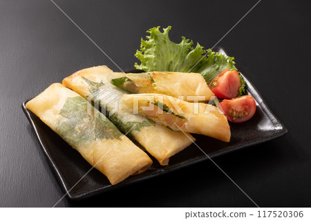 Spring rolls with shrimp, cod roe and potatoes Spring rolls with shrimp, cod roe and potatoes 117520306