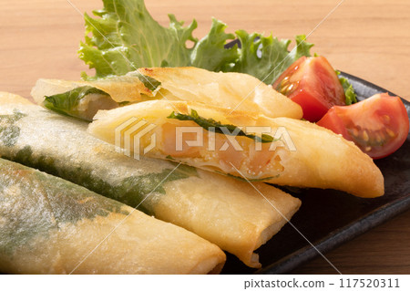 Spring rolls with shrimp, cod roe and potatoes 117520311