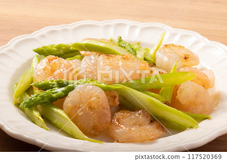 Chinese stir-fried shrimp and asparagus 117520369