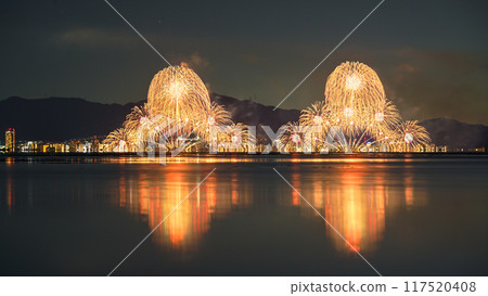 Lake Biwa Fireworks Festival and reflections on the lake surface 117520408