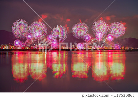 Lake Biwa's water reflection and the Lake Biwa Fireworks Festival 117520865