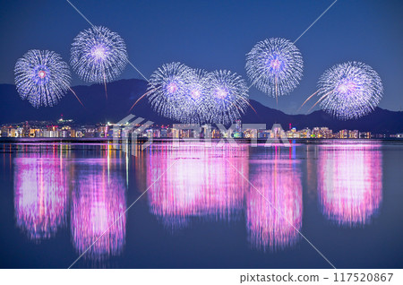 Lake Biwa's water reflection and the Lake Biwa Fireworks Festival 117520867