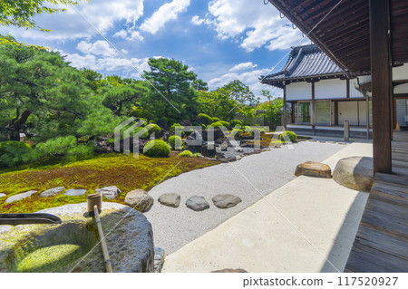 夏天的京都妙滿寺庭園“雪之庭園” 夏天的京都妙滿寺庭園“雪之庭園” 117520927