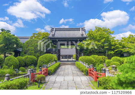Summer Kyoto: Myomanji Temple, approach and temple gate 117520966