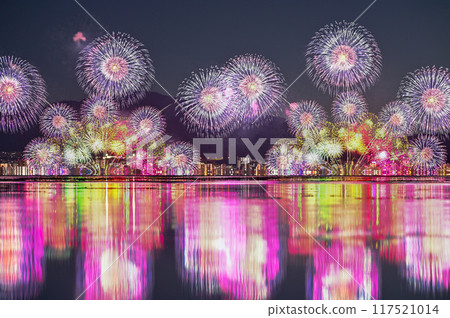 Lake Biwa's water reflection and the Lake Biwa Fireworks Festival 117521014