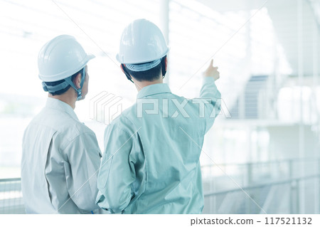 Back view of a worker checking the site 117521132