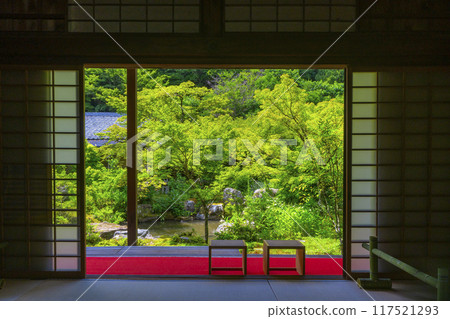 夏天的京都岩倉,Jisso-in,一個被藍色秋葉包圍的風景花園 夏天的京都岩倉,Jisso-in,一個被藍色秋葉包圍的風景花園 117521293