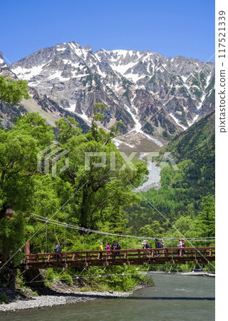 《清爽上高地/初夏絕景》河童橋與殘雪的穗高連峰 117521339