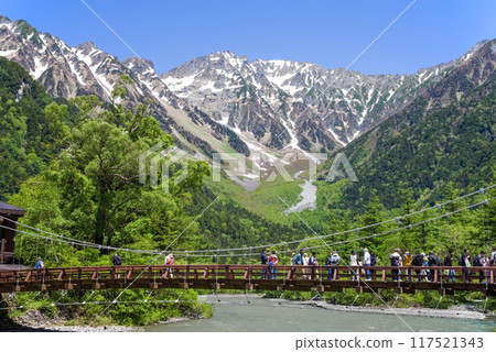 《清爽上高地/初夏絕景》河童橋與殘雪的穗高連峰 117521343