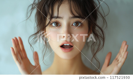 一個驚訝的表情的女人 117521930