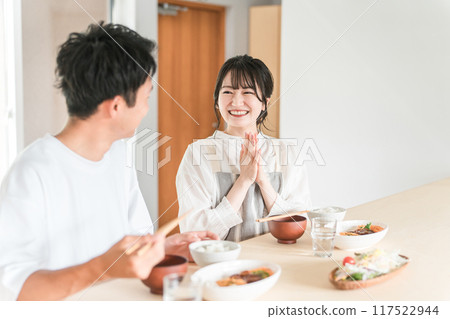 夫妻在家吃飯後誇老婆（好吃/自己煮） 117522944