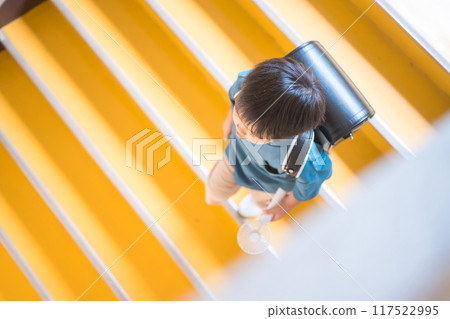 樓梯和小學生 117522995