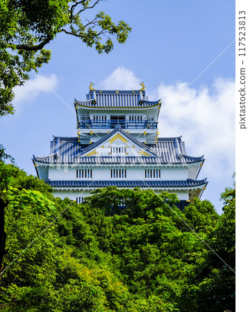 The castle tower shining against the blue sky (vertical) The castle tower shining against the blue sky (vertical) 117523813