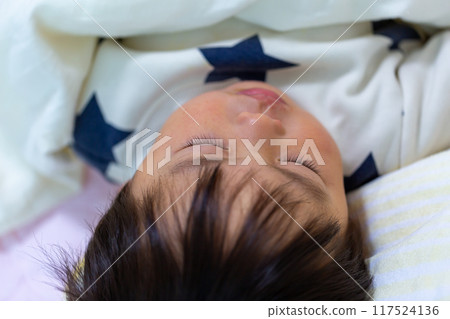 Close-up of a 2-year-old child sleeping 117524136