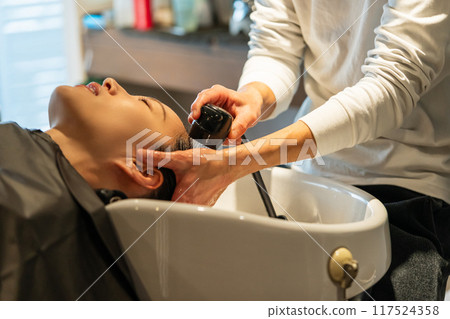 beauty, beautician, beauty artist 117524358