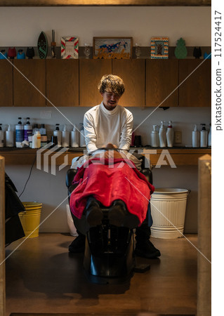 理髮師 美髮師 美女藝術家 117524417