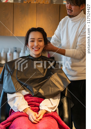 beautician, beauty artist, cosmetician 117524427