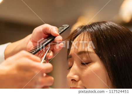 理髮師 美髮師 美女藝術家 117524451