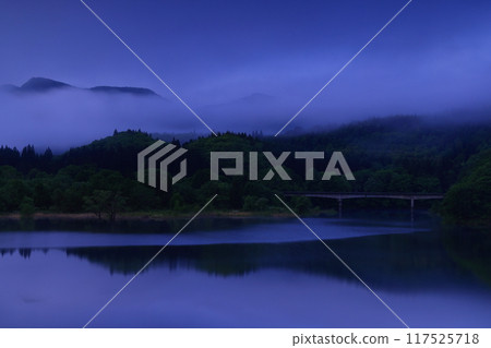 Nishiwaga Town, Iwate Prefecture, fresh green Kinshu Lake 117525718