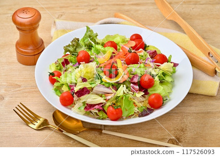 Plenty of vegetable salad, salad bowl, and green and yellow vegetables such as lettuce and tomatoes. 117526093