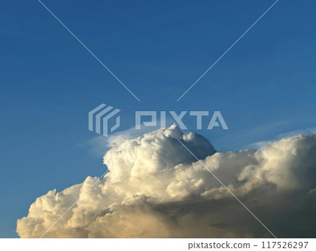 藍天和白色雲彩 117526297