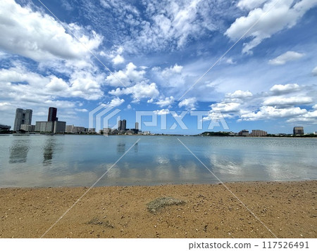 福岡縣香椎海灘的壯麗景色 福岡縣香椎海灘的壯麗景色 117526491