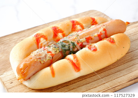 Delicious frankfurter sausage bun (hot dog) Delicious frankfurter sausage bun (hot dog) 117527329
