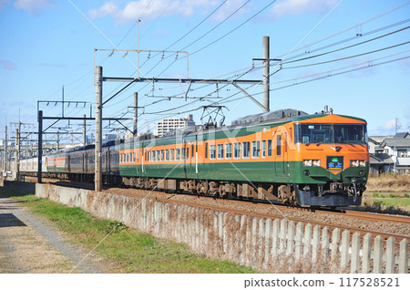 高崎線 熊谷行田 JR 東日本 185 系列 OM03 編組（大宮）水上 117528521