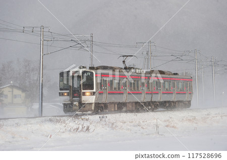 Ban'etsu West Line Kawageta-Inawashiro JR East 719 series H-13 train (Sendai) 117528696
