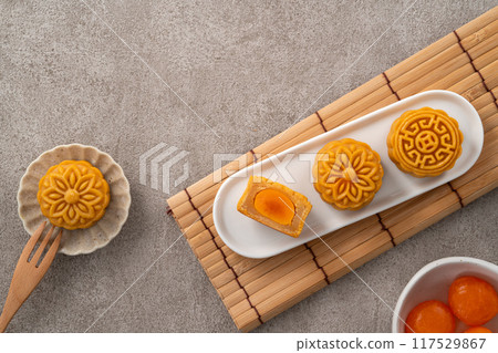 mid-autumn festival moon cake festival top view Mid-Autumn Festival Moon cake げっぺい 117529867