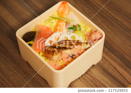 優雅的散壽司便當盒 117529955