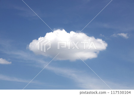 漂浮在藍天上的雲彩 漂浮在藍天上的雲彩 117530104