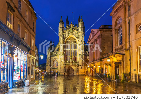 Historic Bath Abbey in old town center Historic Bath Abbey in old town center 117532740