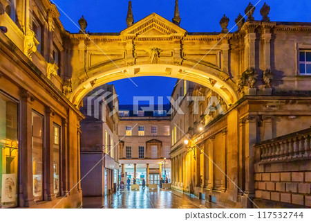 Historic Bath Abbey in old town center Historic Bath Abbey in old town center 117532744