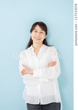 Woman beauty 50s portrait 117533076