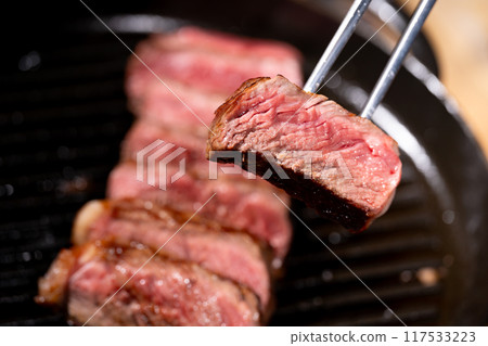 牛排 烤肉 烤麵包 117533223