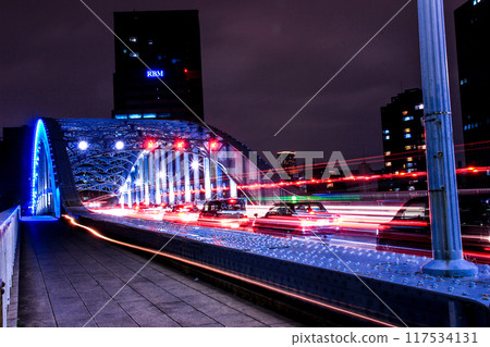 Night view of lighted-up Nagaiyo Bridge and Sumida River 117534131