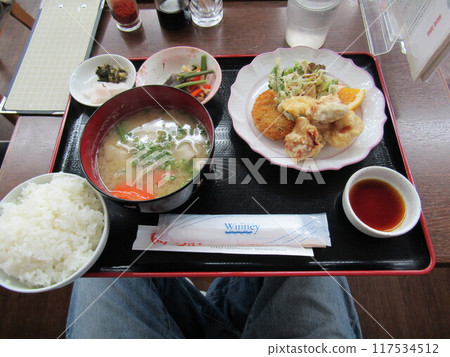「向陽套餐」是大分縣由布市由布院町的人氣餐廳「向陽食堂」的招牌菜單。 「向陽套餐」是大分縣由布市由布院町的人氣餐廳「向陽食堂」的招牌菜單。 117534512