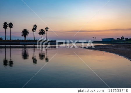 日出天空和塔努拉海灘 117535748