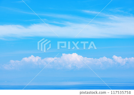 夏天的雲、藍天和大海 夏天的雲、藍天和大海 117535758