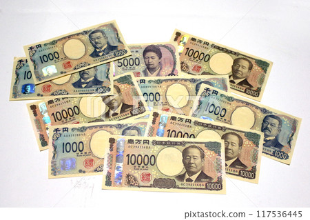 Japanese banknotes (10,000 yen, 5,000 yen, 1,000 yen notes) 117536445