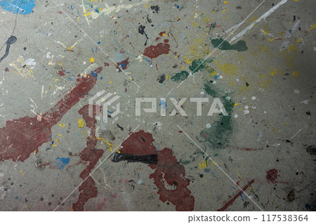 髒牆、噴塗鴉的混凝土牆、飛濺的油漆、噴漆 117538364