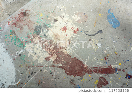 髒牆、噴塗鴉的混凝土牆、飛濺的油漆、噴漆 髒牆、噴塗鴉的混凝土牆、飛濺的油漆、噴漆 117538366