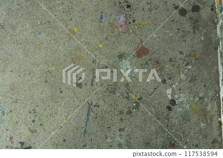髒牆、噴塗鴉的混凝土牆、飛濺的油漆、噴漆 117538594
